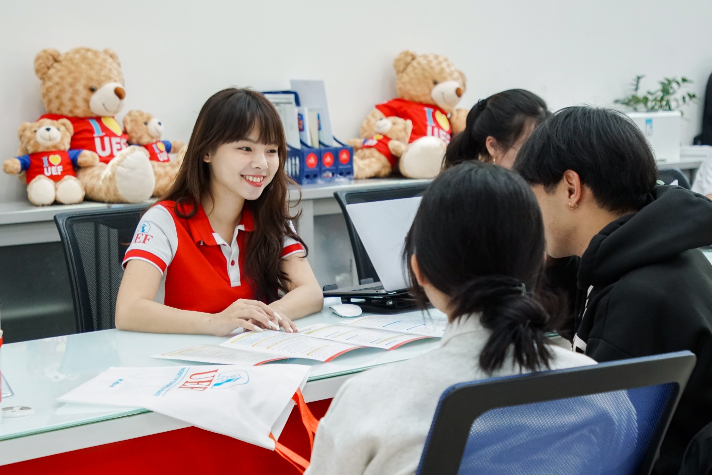 UEF Scholarship Tour 2026: 2000 học sinh lớp 12 sẽ được trao học bổng sớm - Ảnh 2.