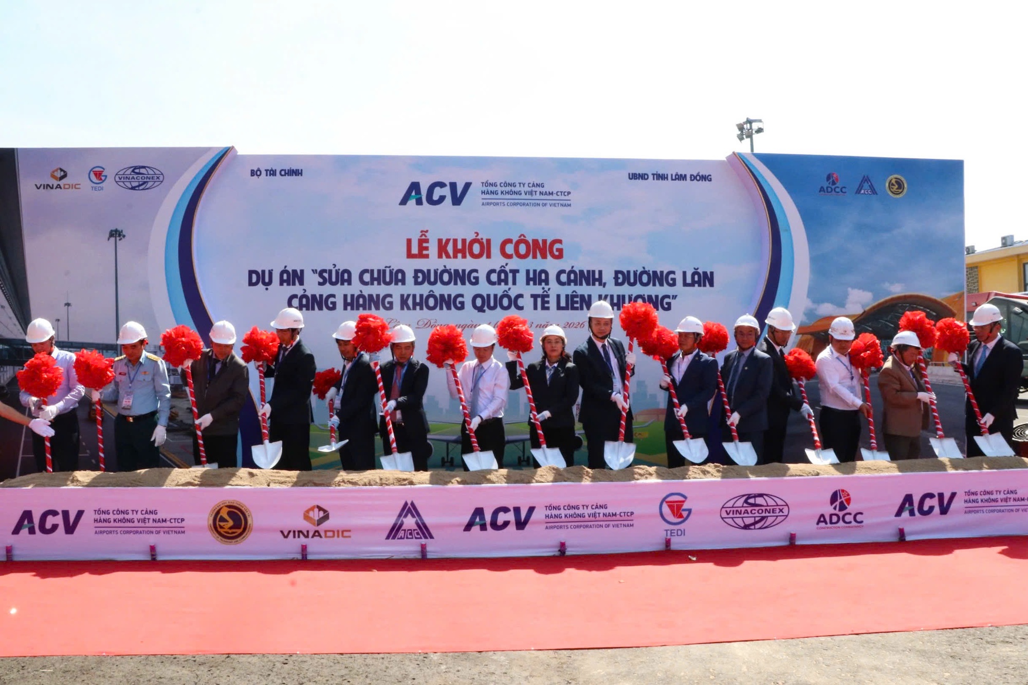 Chính thức khởi công dự án hơn 1.000 tỷ đồng nâng cấp một sân bay quốc tế của Việt Nam- Ảnh 1. Chính thức khởi công dự án hơn 1.000 tỷ đồng nâng cấp một sân bay quốc tế của Việt Nam- Ảnh 1.