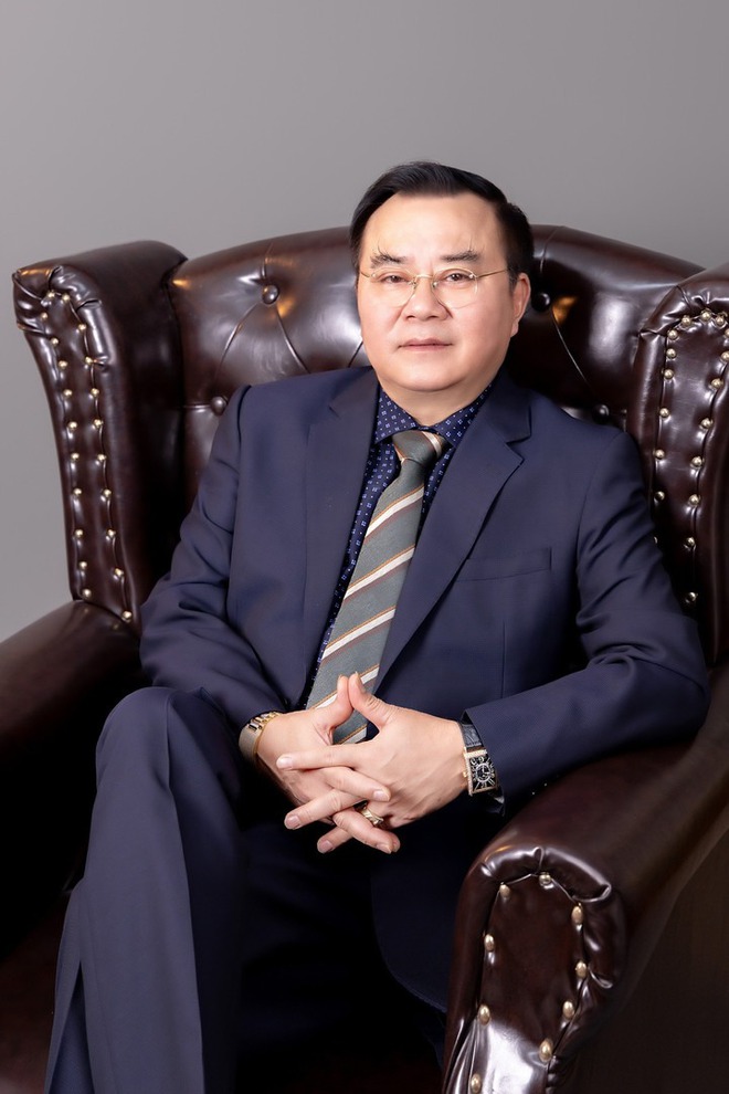 Nam NSND mang hàm Đại tá, cưới vợ đẹp kém 13 tuổi: U60 sống bình yên trong biệt thự bề thế ở Hà Nội- Ảnh 3.