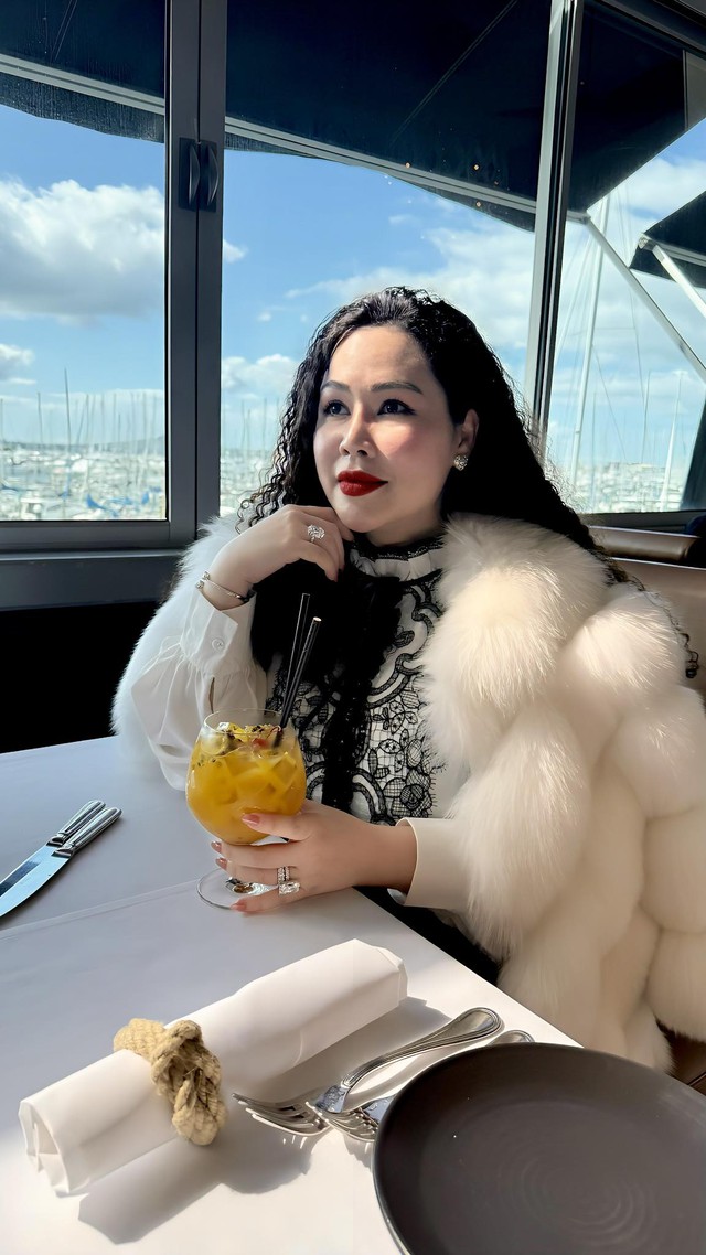 Đại gia châu Âu si mê nữ nghệ sĩ Việt cao 1m5, cung phụng như bà hoàng- Ảnh 2.