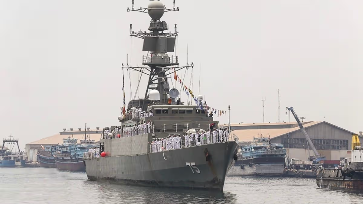 Tàu chiến Iran chìm ngoài khơi Sri Lanka, hơn 100 người mất tích - Ảnh 1.