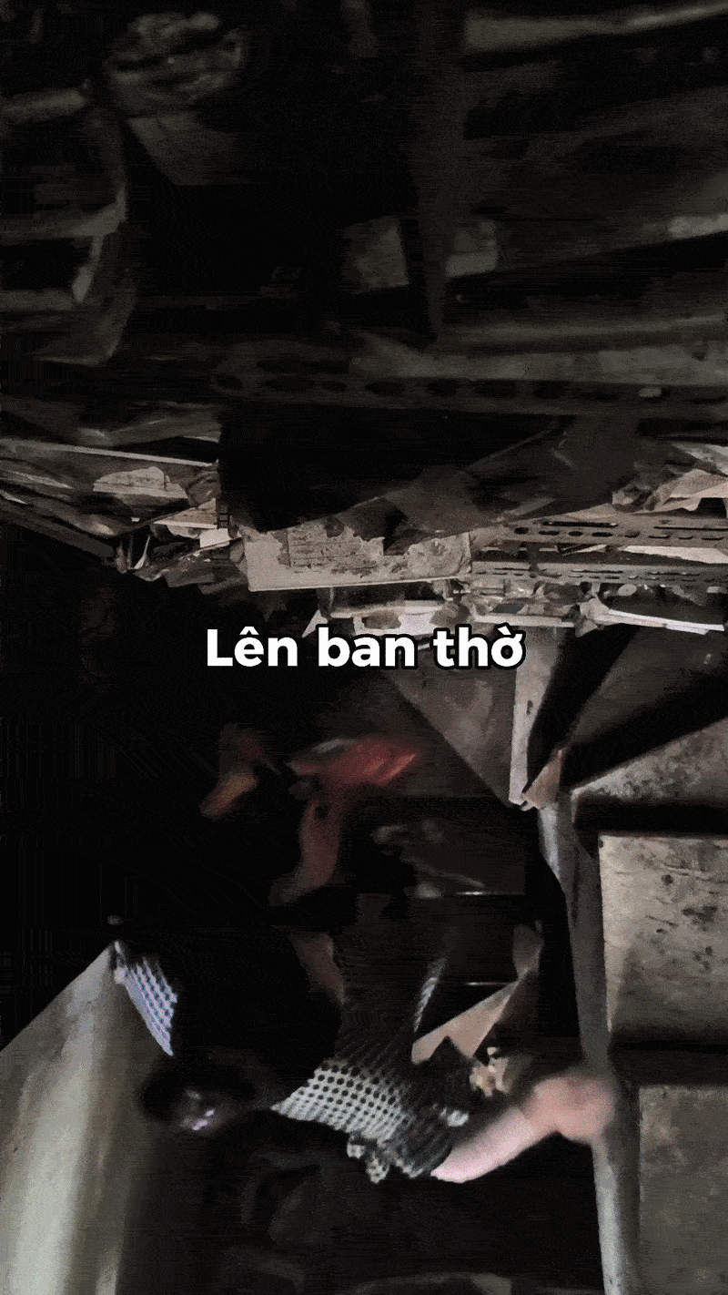 Cảnh nàng dâu thắp hương trong nhà phố cổ Hà Nội hút gần 6 triệu lượt xem - Ảnh 1.