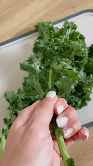 "Vua rau xanh" bán đầy chợ Việt, giàu chất xơ, càng ăn da càng đẹp, chị em đua nhau mua - Ảnh 2.