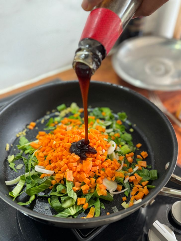 Người phụ nữ nấu ăn không bao giờ cho muối, kết quả khám sức khỏe gây chấn động - Ảnh 1.