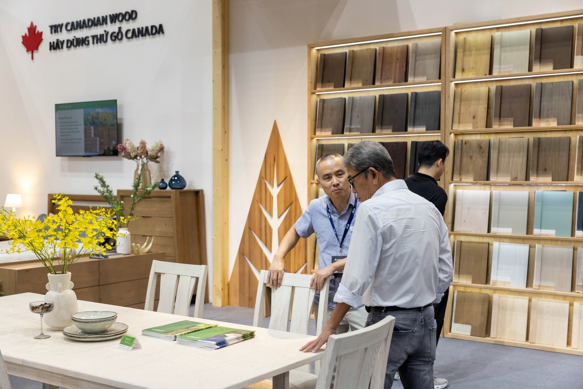 Xuất khẩu hơn 17 tỷ USD năm 2025 nhưng chủ yếu chỉ gia công, làm sao thể khai thác hết dư địa ngành gỗ Việt Nam?- Ảnh 2.