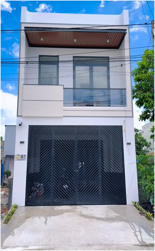 Nấu tôm hùm, vịt quay đãi thợ xây trong 3 tháng, mới dọn vào ở đã nứt trần, mưa dột xối xả: TikToker miền Tây "khóc ròng"!- Ảnh 2.