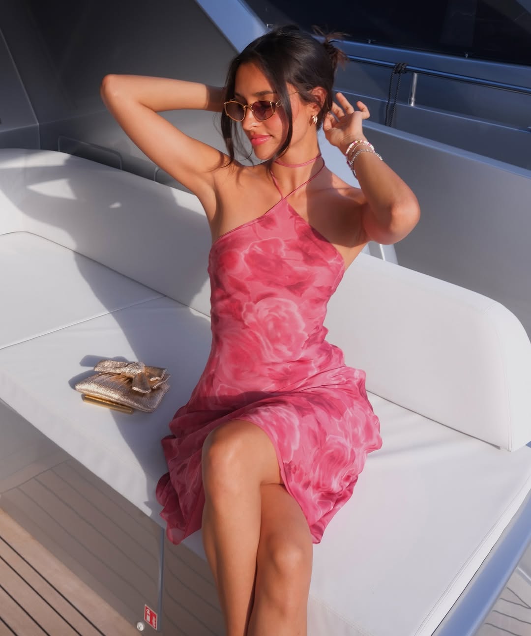 Cô dâu hot nhất toàn cầu ngồi siêu xe 300 tỷ về dinh: Mặt thiên thần body ác quỷ, mặc đẹp đến nỗi mỗi khung hình đều hóa bìa magazine - Ảnh 14.