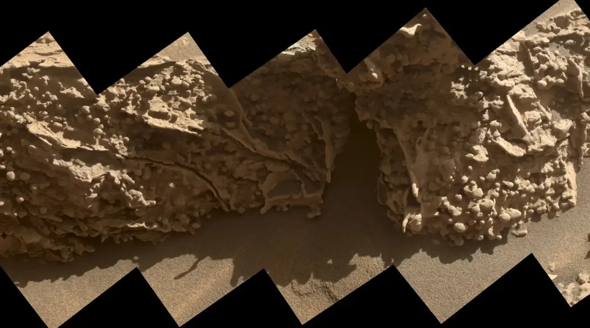 Tàu NASA phát hiện thứ “giống trứng” ở hành tinh bị nghi có sự sống - Ảnh 1.