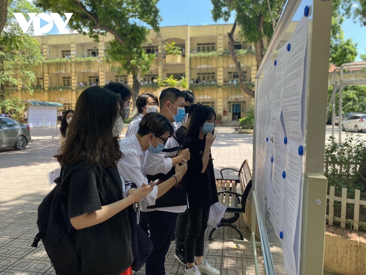 Bỏ bằng tốt nghiệp THCS, giao hiệu trưởng cấp bằng tốt nghiệp THPT- Ảnh 1.