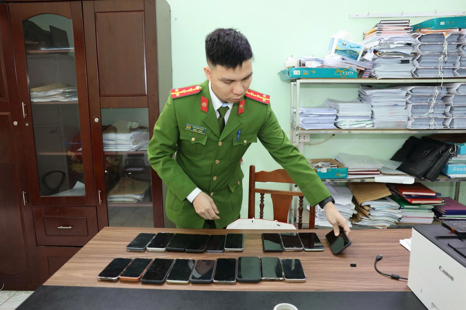 Chân dung 2 “ông trùm” cầm đầu đường dây Xôi Lạc TV với quy mô số tiền gần 1000 tỷ đồng- Ảnh 4.