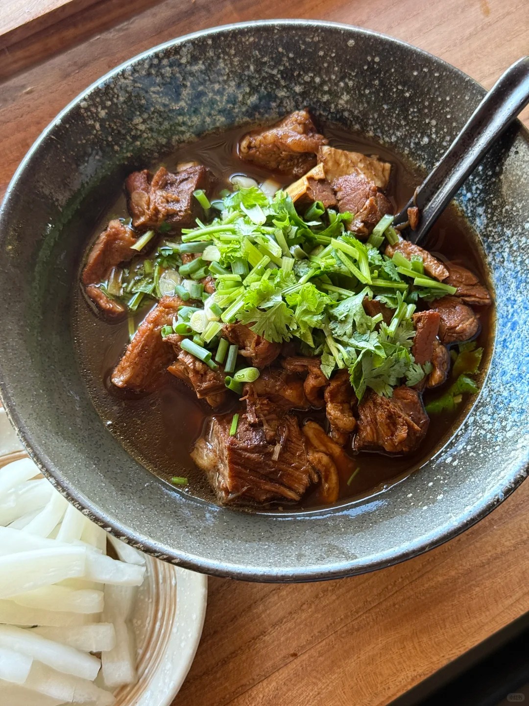 Thổ địa Trùng Khánh chỉ điểm: 8 món vỉa hè "ngon chấn động" giấu trong hẻm sâu, chưa ăn coi như phí tiền mua vé- Ảnh 2.