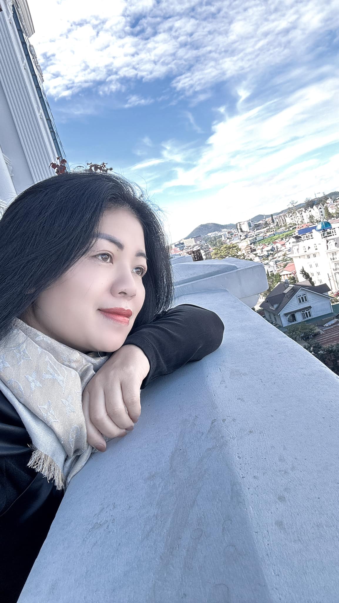 "Nữ hoàng nhạc đỏ" là mẹ đơn thân 4 con chia sẻ sự mệt mỏi, nhắc tới mẹ ruột- Ảnh 2.