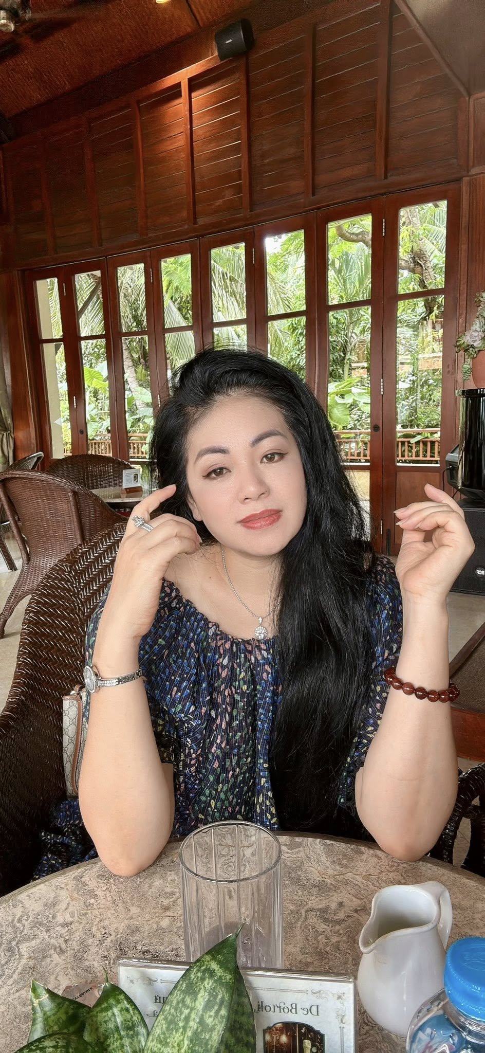 "Nữ hoàng nhạc đỏ" là mẹ đơn thân 4 con chia sẻ sự mệt mỏi, nhắc tới mẹ ruột- Ảnh 1.