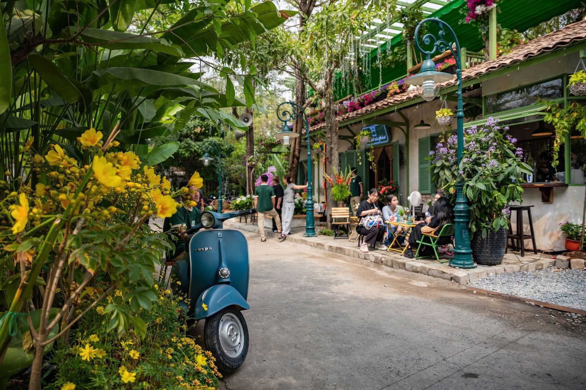 Quán cafe của ông hoàng nhạc Việt đình đám một thời "thất thủ" khi mở lại sau 5 ngày đóng cửa - Ảnh 7.