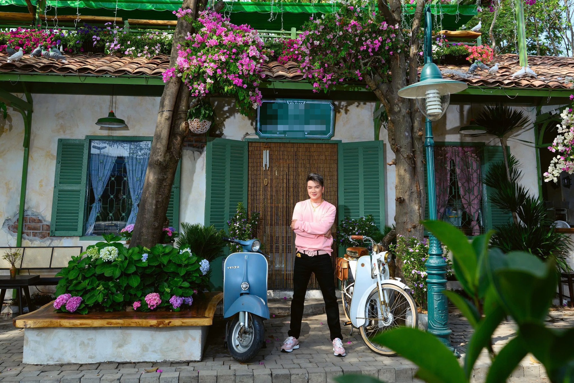 Quán cafe của ông hoàng nhạc Việt đình đám một thời "thất thủ" khi mở lại sau 5 ngày đóng cửa - Ảnh 3.