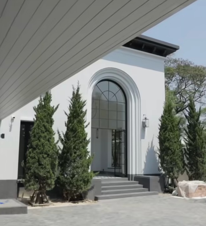 Đại mỹ nhân ở dinh thự 55 tỷ, mê “trồng rau nuôi cá”: Vibe chữa lành mạnh mẽ tràn màn hình- Ảnh 3.