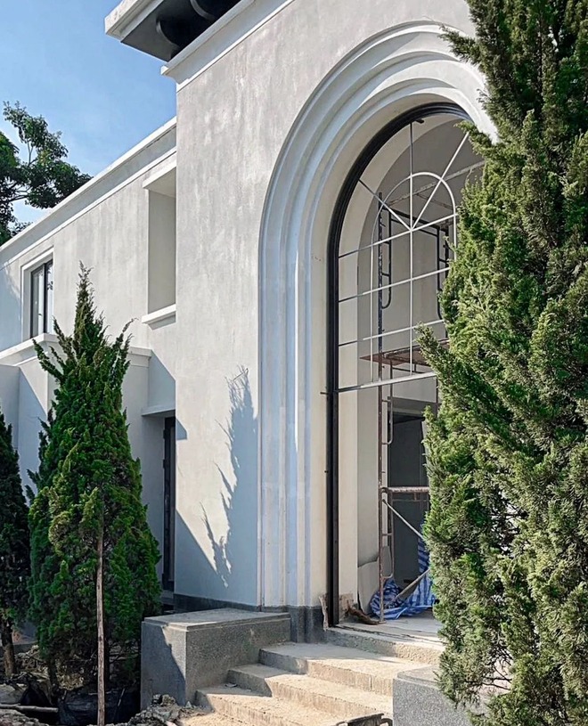 Đại mỹ nhân ở dinh thự 55 tỷ, mê “trồng rau nuôi cá”: Vibe chữa lành mạnh mẽ tràn màn hình- Ảnh 2.