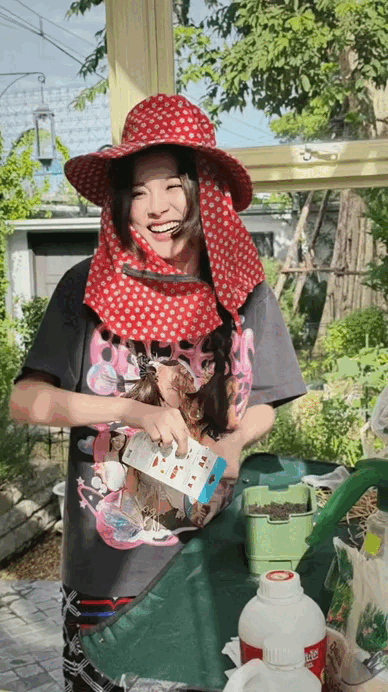 Đại mỹ nhân ở dinh thự 55 tỷ, mê “trồng rau nuôi cá”: Vibe chữa lành mạnh mẽ tràn màn hình- Ảnh 9.