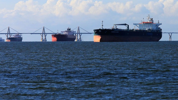 Nổ tàu chở dầu ngoài khơi Kuwait- Ảnh 1.