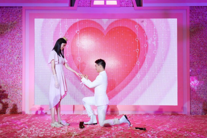 Người mẫu sinh con, được bố chồng tỷ phú thưởng nóng 340 tỷ, 1 căn biệt thự, nhưng chưa được tổ chức đám cưới? - Ảnh 2.