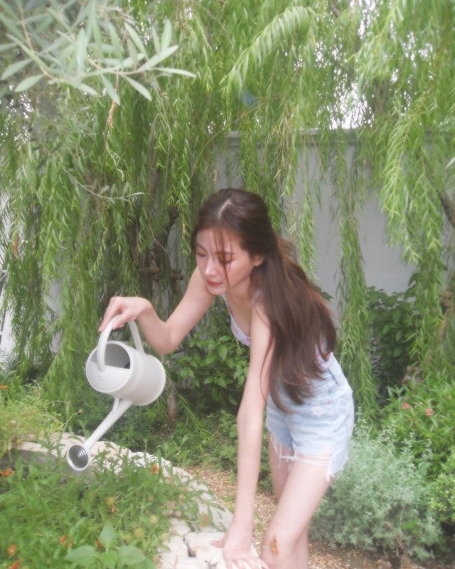 Đại mỹ nhân ở dinh thự 55 tỷ, mê “trồng rau nuôi cá”: Vibe chữa lành mạnh mẽ tràn màn hình- Ảnh 12.