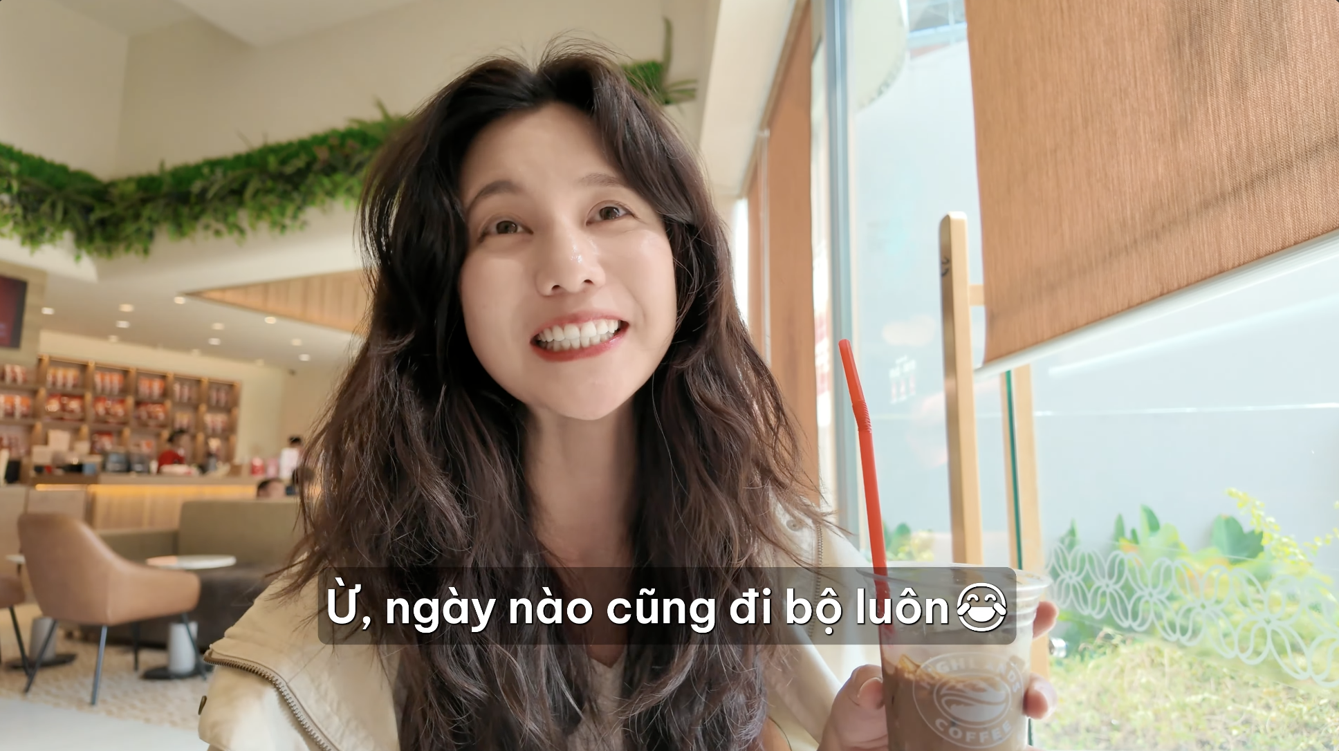 Khách Hàn sang Việt Nam nhịn tiền xe, cuốc bộ chỉ để mua được thứ nước gây nghiện này - Ảnh 5.