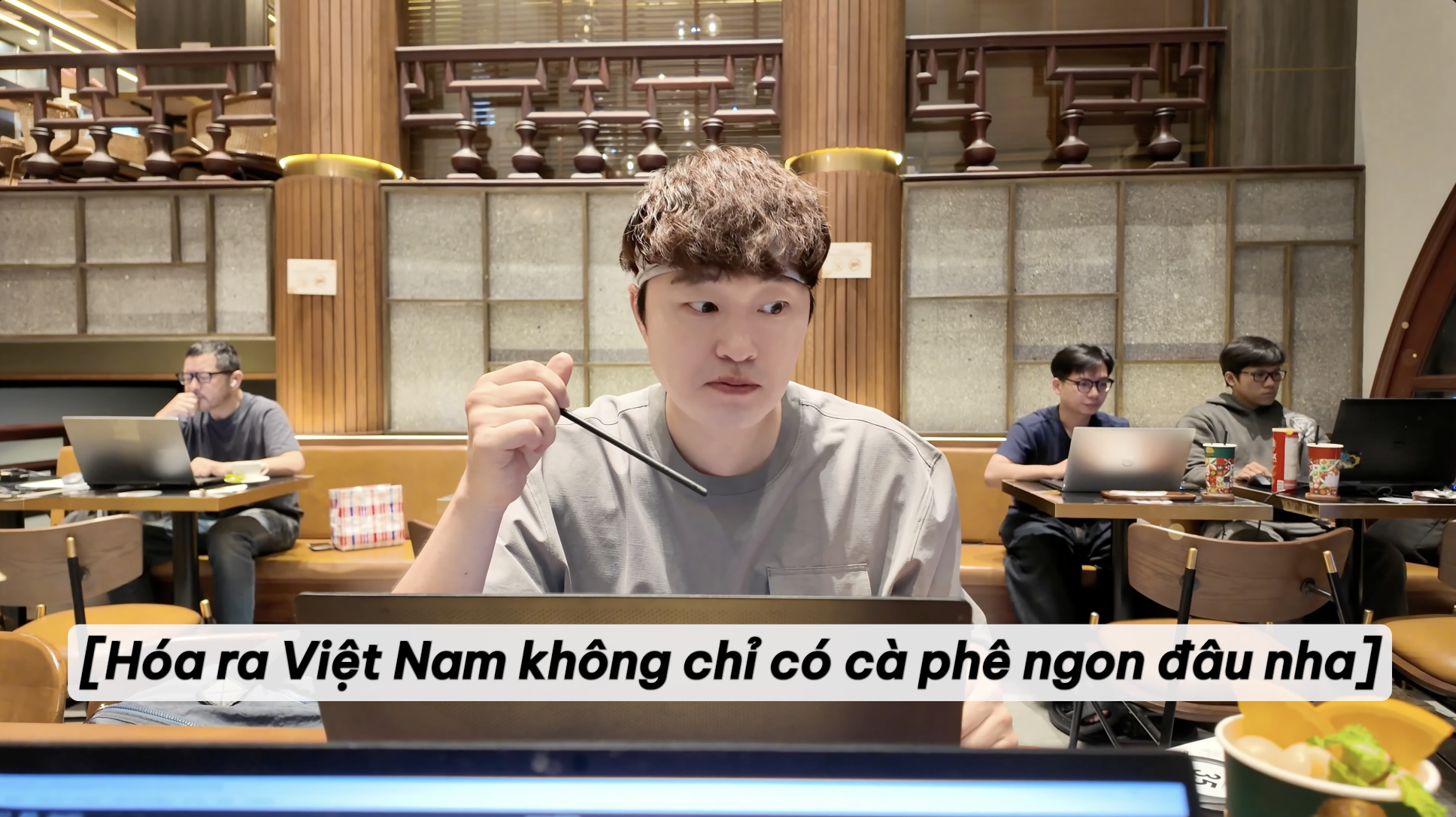 Khách Hàn sang Việt Nam nhịn tiền xe, cuốc bộ chỉ để mua được thứ nước gây nghiện này - Ảnh 12.