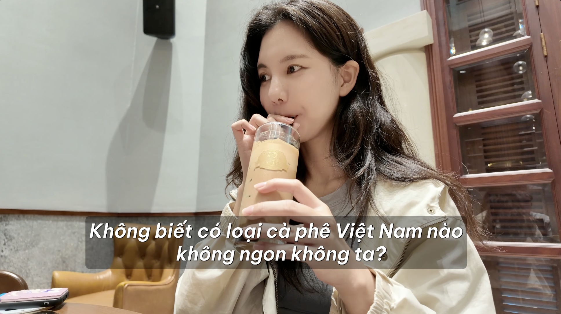 Khách Hàn sang Việt Nam nhịn tiền xe, cuốc bộ chỉ để mua được thứ nước gây nghiện này - Ảnh 10.