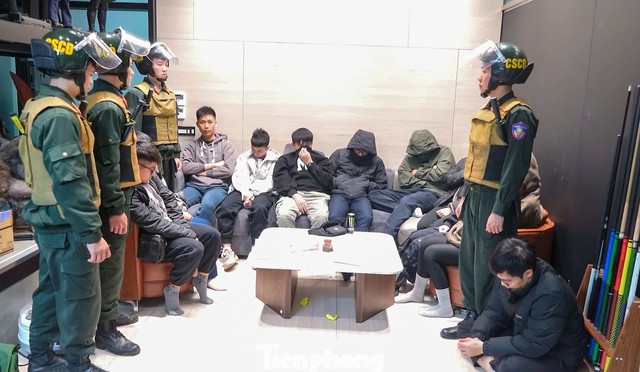 Vụ bắt chủ mưu và hàng loạt nhân viên của 