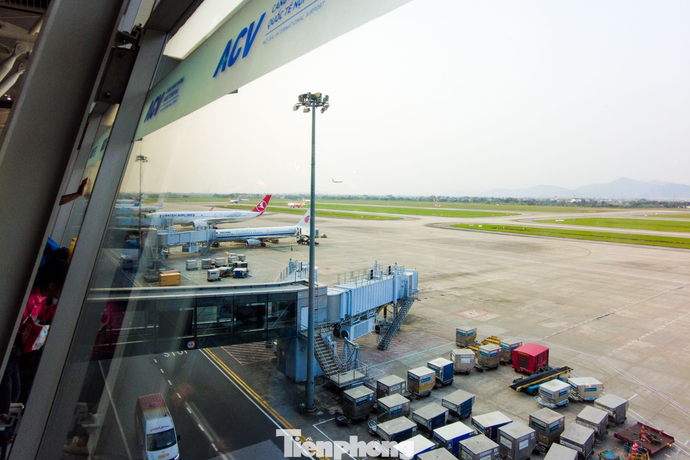 Cận cảnh máy bay 'nhà giàu' Trung Đông đang tránh chiến sự ở Nội Bài- Ảnh 3.