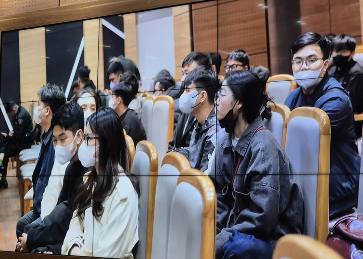 Vụ Xôi Lạc TV: Thu giữ, phong toả hơn 300 tỷ đồng; Nhiều nhân viên trẻ có trình độ thạc sĩ- Ảnh 2.