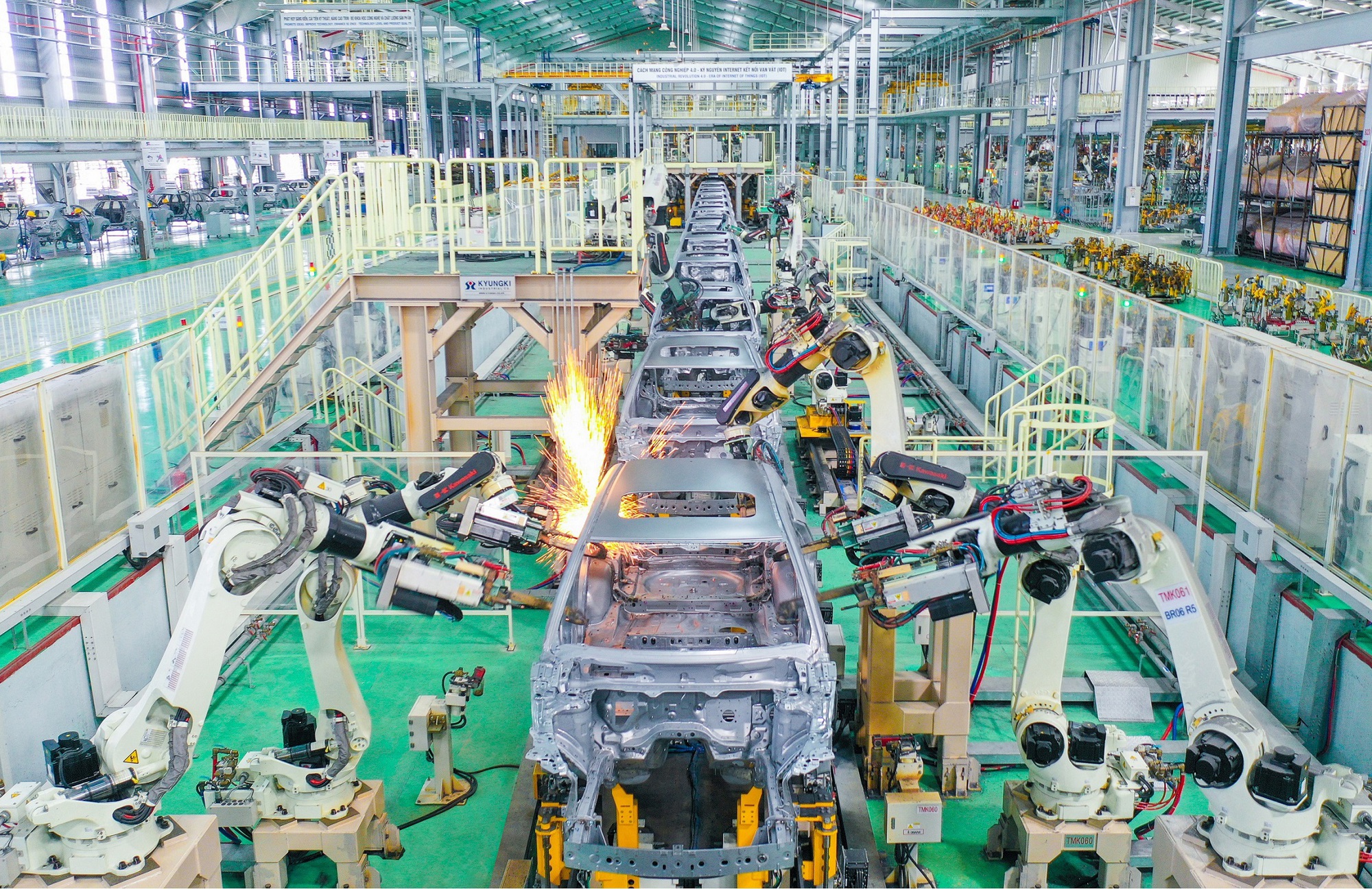 Những ‘điểm nghẽn’ cần lời giải khi tỷ phú Trần Bá Dương làm ô tô thương hiệu riêng - Ảnh 4.