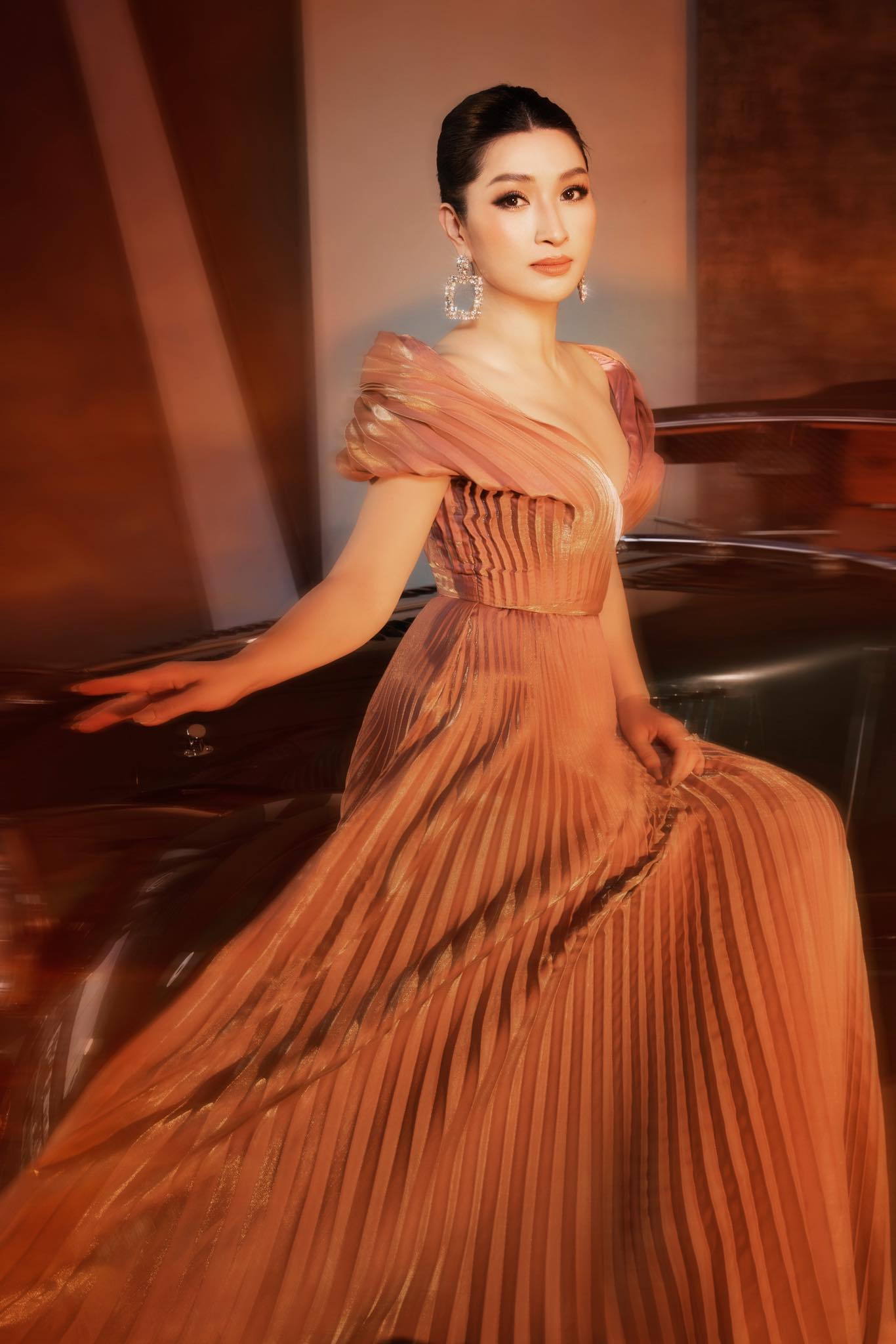 Đại gia si mê mẹ đơn thân U50 là nghệ sĩ, bà chủ phòng trà- Ảnh 3.