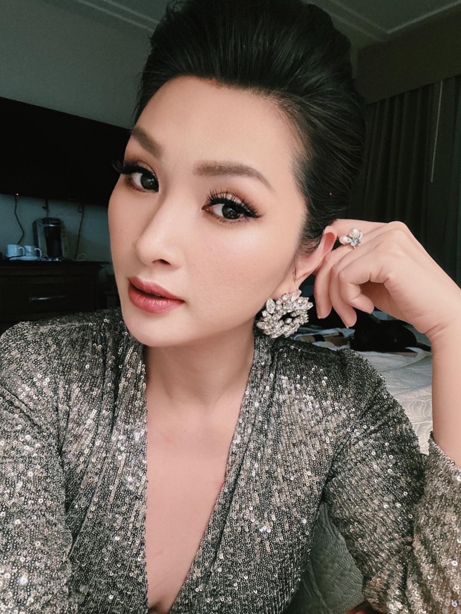 Đại gia si mê mẹ đơn thân U50 là nghệ sĩ, bà chủ phòng trà- Ảnh 4.