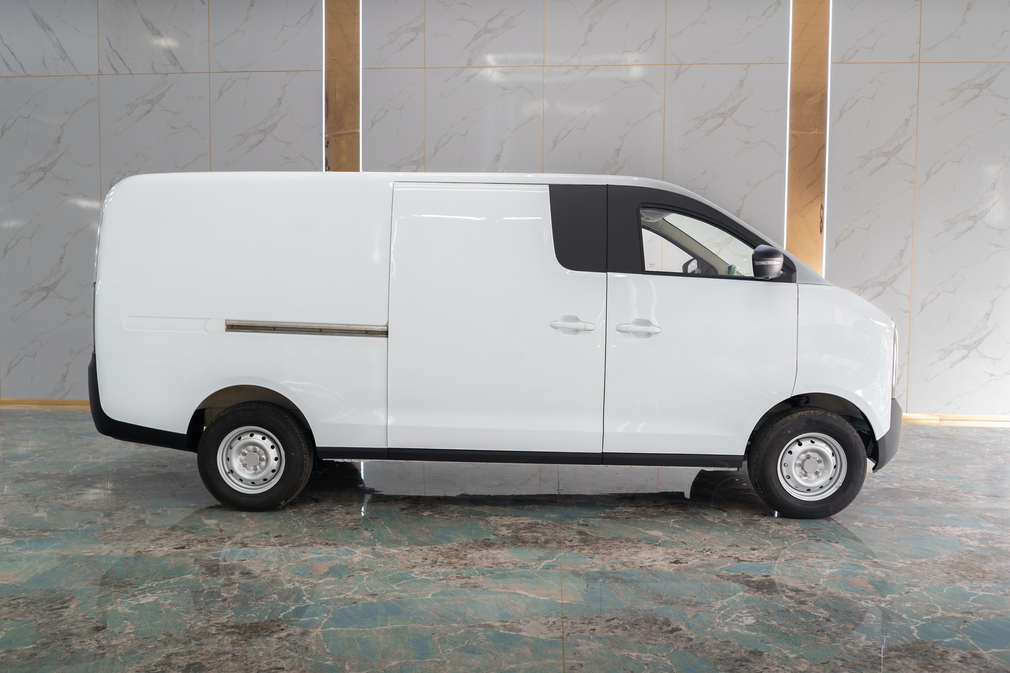 Xe điện lạ bất ngờ xuất hiện trong nhà máy ô tô ở Huế của hãng Việt: Đi bao xa, giá thế nào? - Ảnh 6.