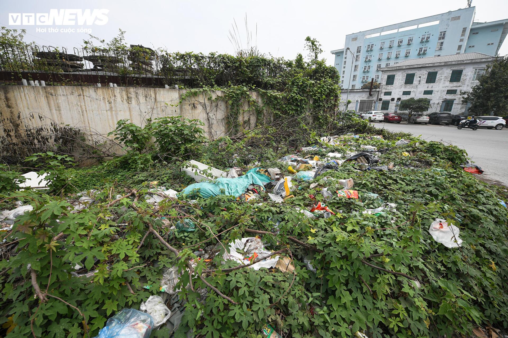 Dự án cầu vượt 'đắp chiếu' nhiều năm trên tuyến đường nghìn tỷ ở Hà Nội- Ảnh 3.