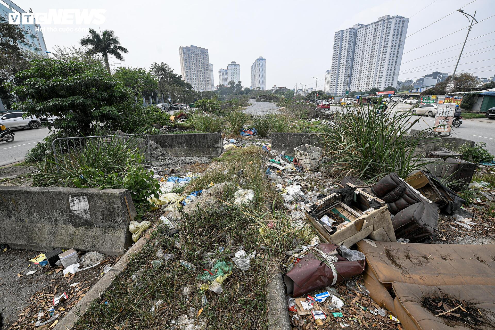 Dự án cầu vượt 'đắp chiếu' nhiều năm trên tuyến đường nghìn tỷ ở Hà Nội- Ảnh 6.