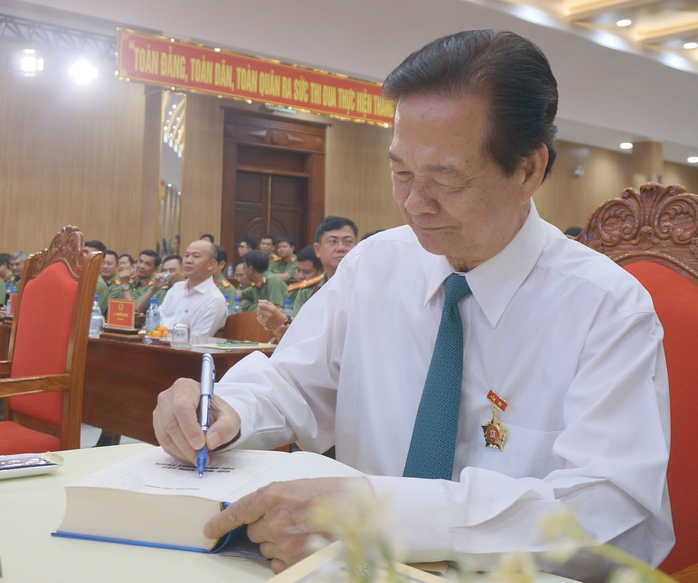 Ra mắt sách của nguyên Thủ tướng Nguyễn Tấn Dũng- Ảnh 3.