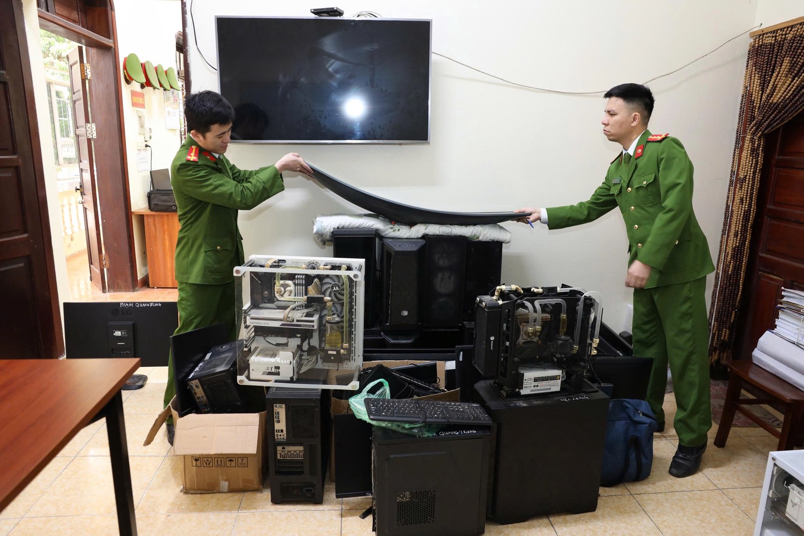 Thông tin mới nhất về vụ “Xôi Lạc TV”: Khám xét khẩn cấp, khởi tố 38 đối tượng- Ảnh 4.