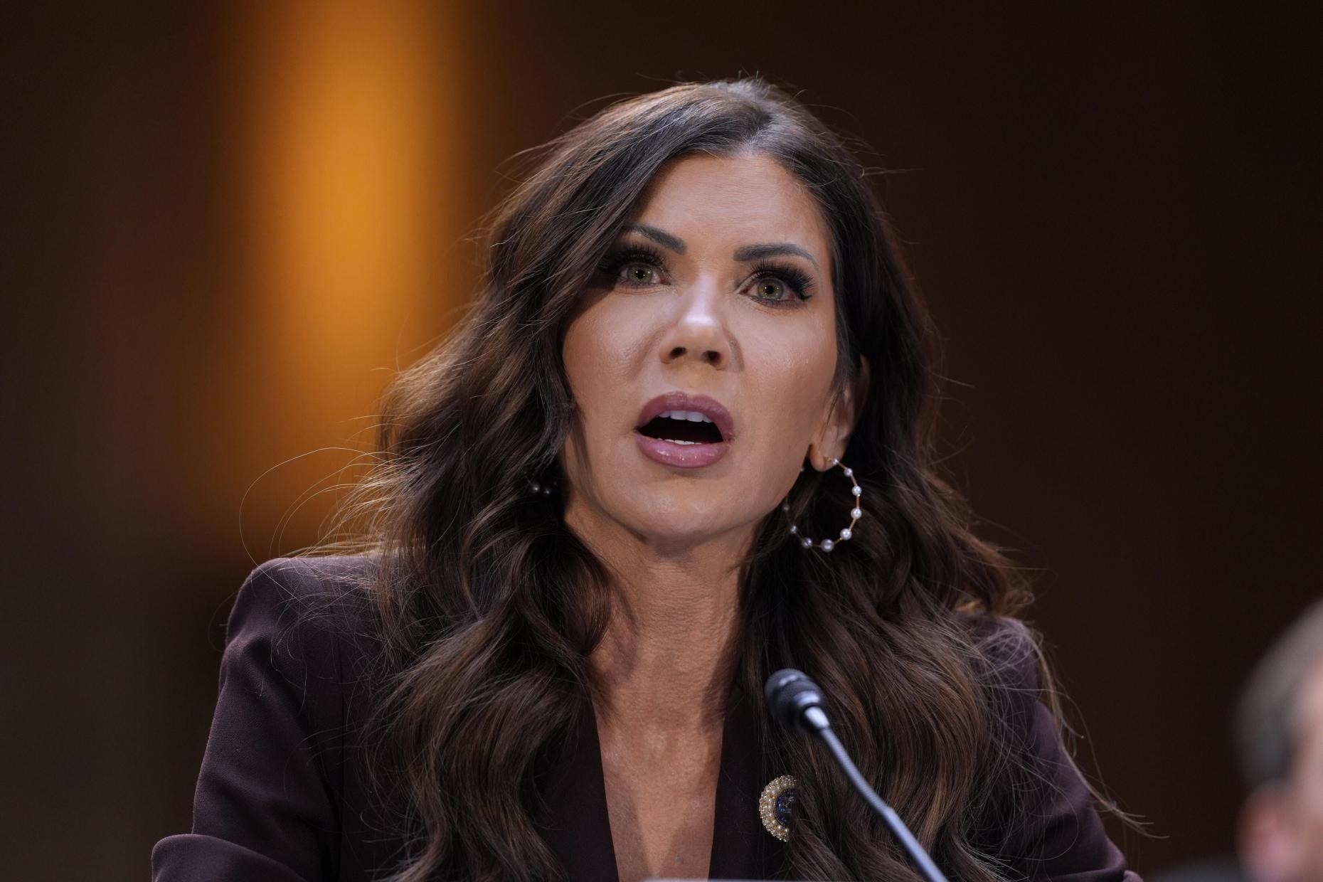 Biến động nhân sự lớn đầu tiên dưới thời Tổng thống Donald Trump - Ảnh 1.