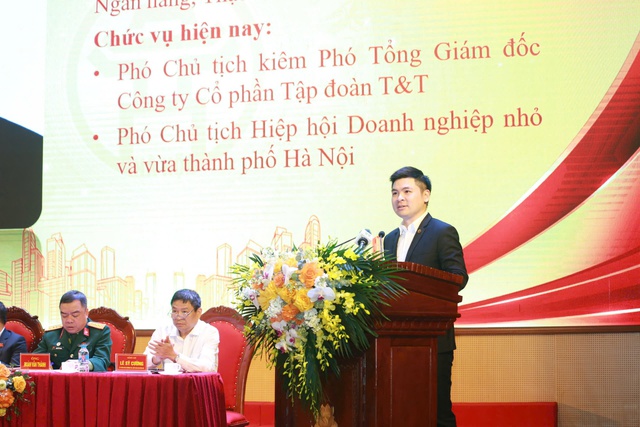 Con trai bầu Hiển - Đỗ Vinh Quang lần đầu tiếp xúc cử tri vận động bầu cử đại biểu HĐND Hà Nội- Ảnh 1.