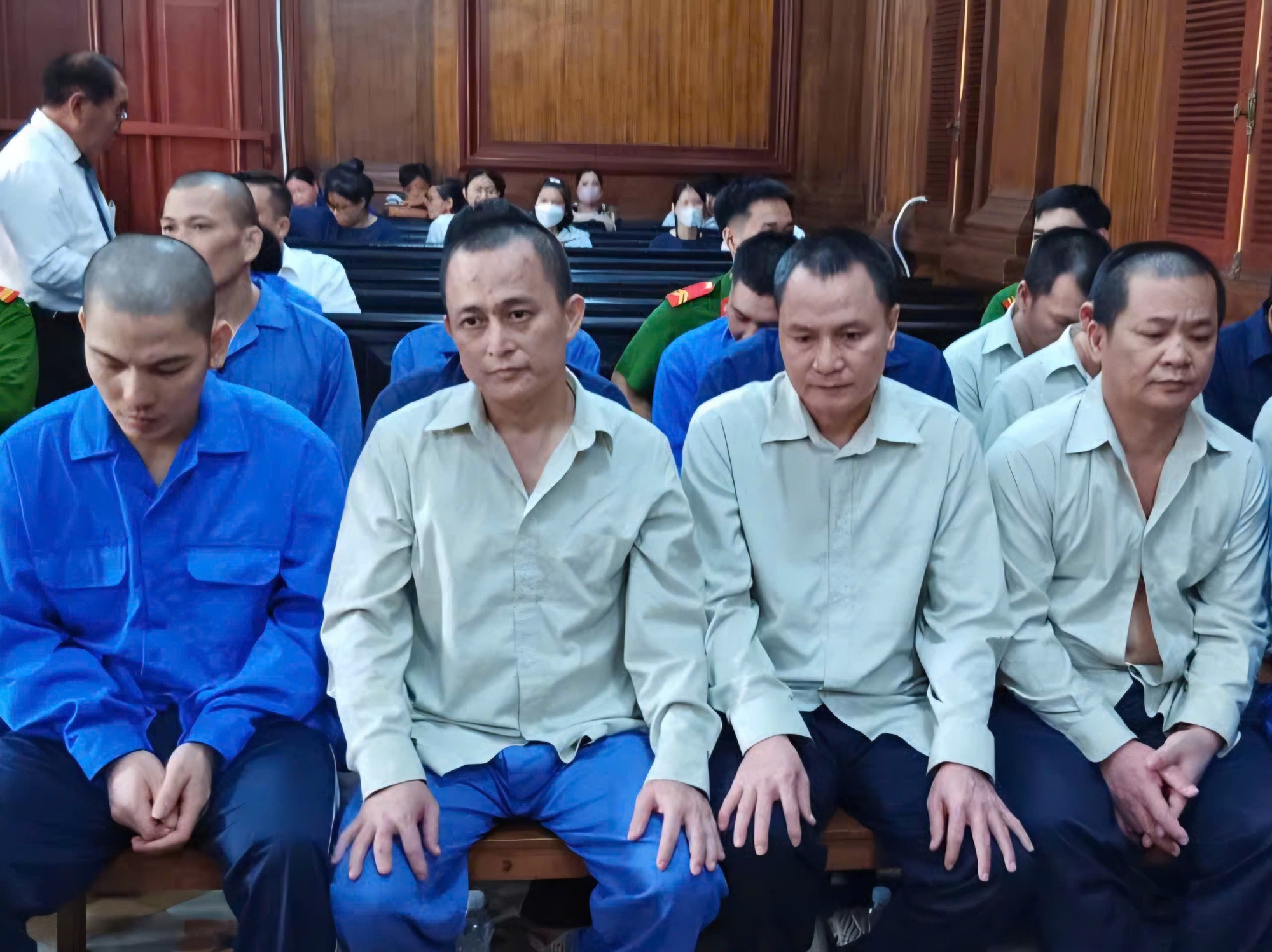 Người đàn bà thao túng chục "đệ tử" rút ruột sông Đồng Nai là ai? - Ảnh 1.