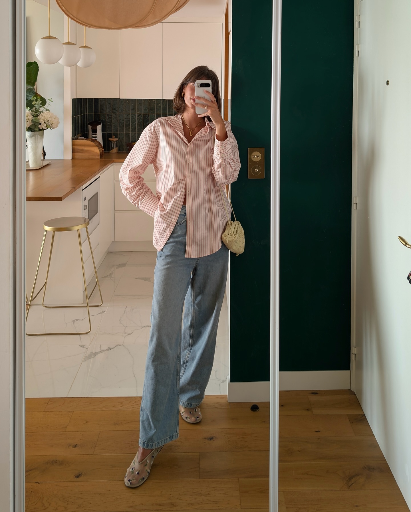 Phụ nữ Pháp diện đồ màu sắc rất khéo với 4 công thức nổi bật mà vẫn tinh tế- Ảnh 5.