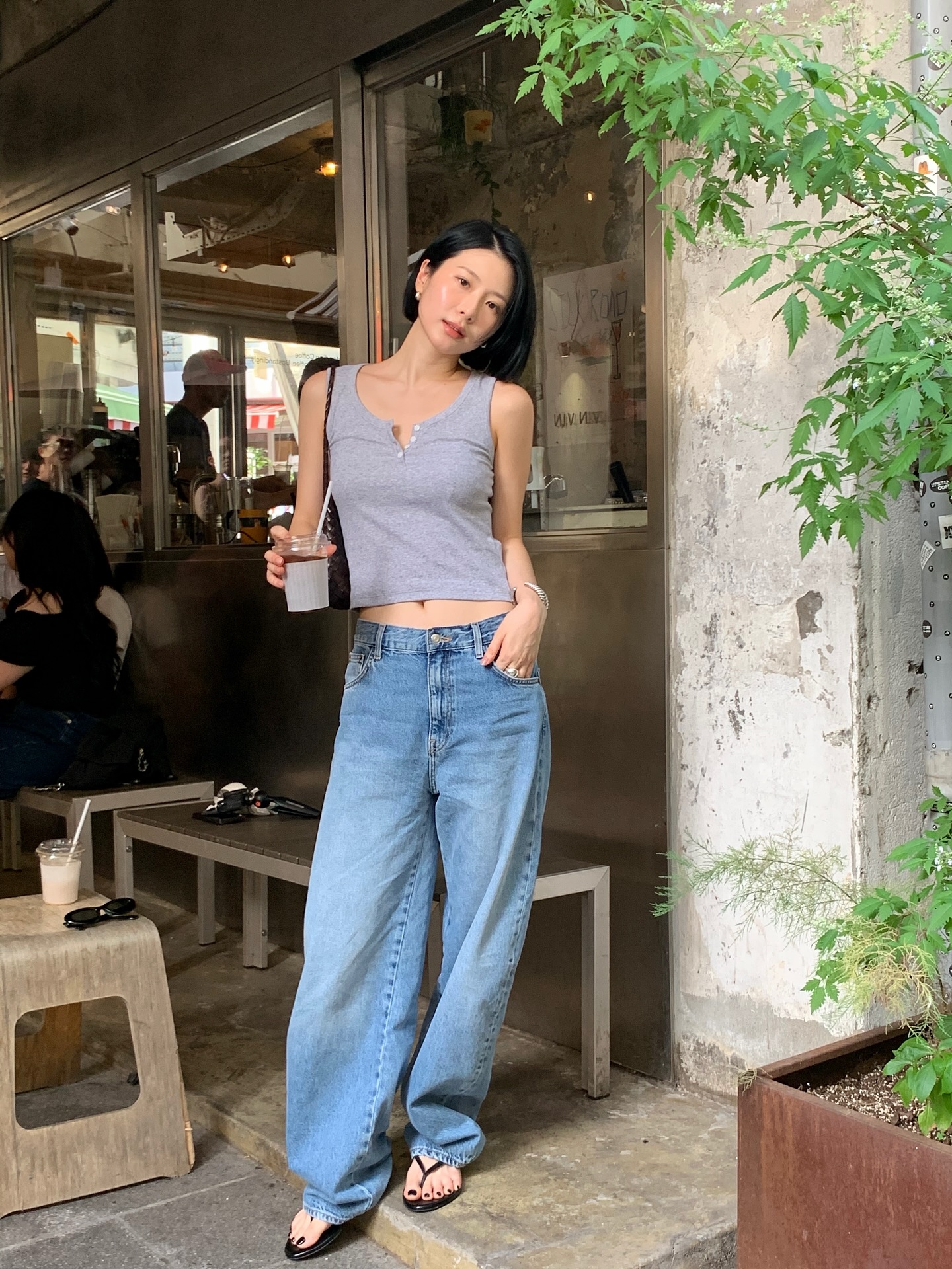 Mặc đẹp rất đơn giản nếu chị em có 4 món đồ denim đang là mốt- Ảnh 7.