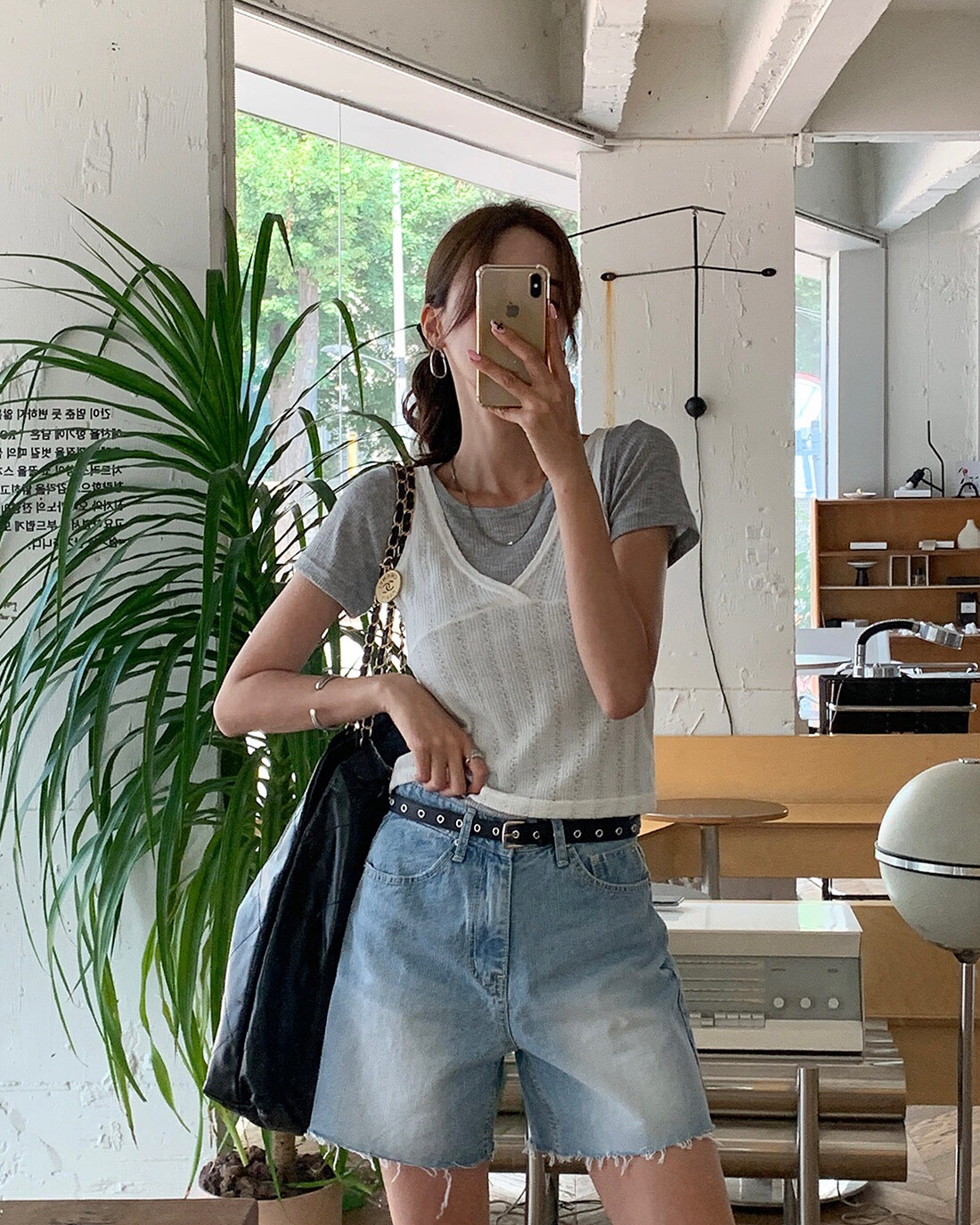 Mặc đẹp rất đơn giản nếu chị em có 4 món đồ denim đang là mốt- Ảnh 5.