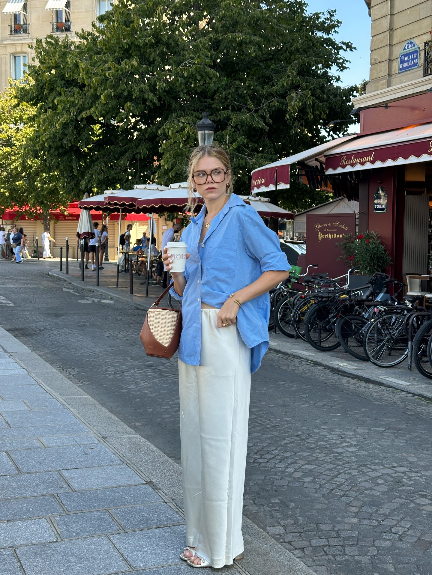 Phụ nữ Pháp diện đồ màu sắc rất khéo với 4 công thức nổi bật mà vẫn tinh tế- Ảnh 1.