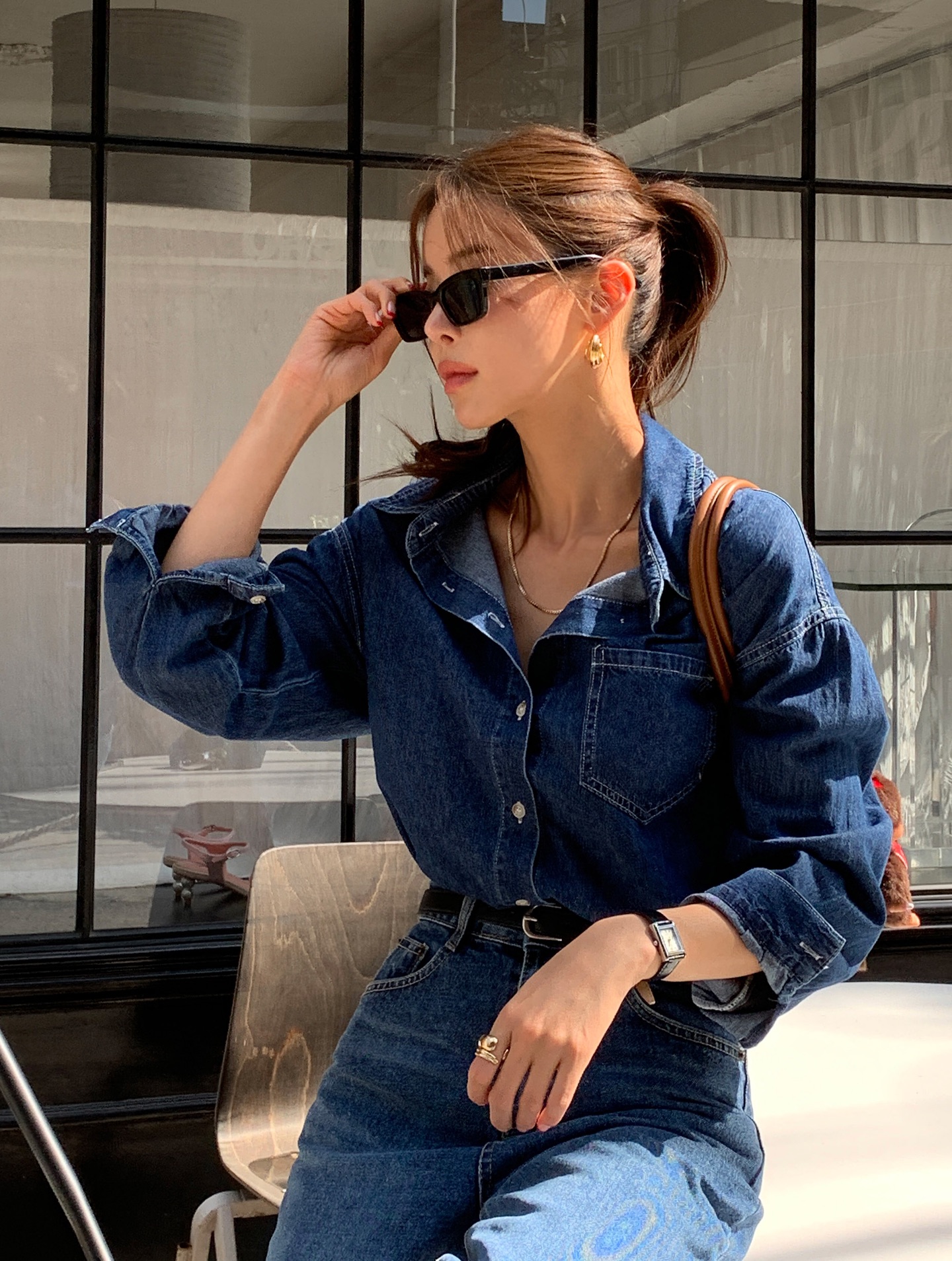 Mặc đẹp rất đơn giản nếu chị em có 4 món đồ denim đang là mốt- Ảnh 10.