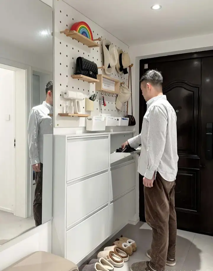 Hàng xóm để giày dép bốc mùi trước cửa: Nên làm gì để không “chiến tranh hành lang” mà vẫn giữ nhà sạch sẽ? - Ảnh 3.