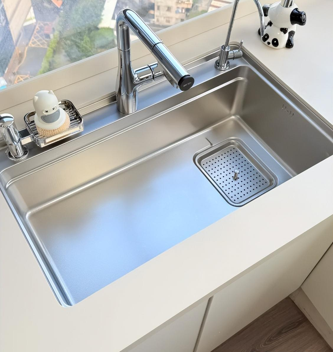 Việc mẹ tôi sửa sang lại nhà bếp đã dạy cho tôi một bài học: Chỉ vài thay đổi nhỏ, việc nấu ăn đã dễ chịu hơn hẳn - Ảnh 4.