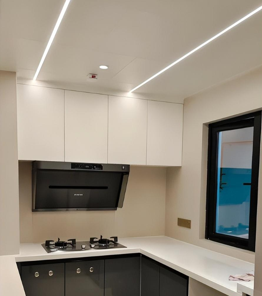 Việc mẹ tôi sửa sang lại nhà bếp đã dạy cho tôi một bài học: Chỉ vài thay đổi nhỏ, việc nấu ăn đã dễ chịu hơn hẳn - Ảnh 6.